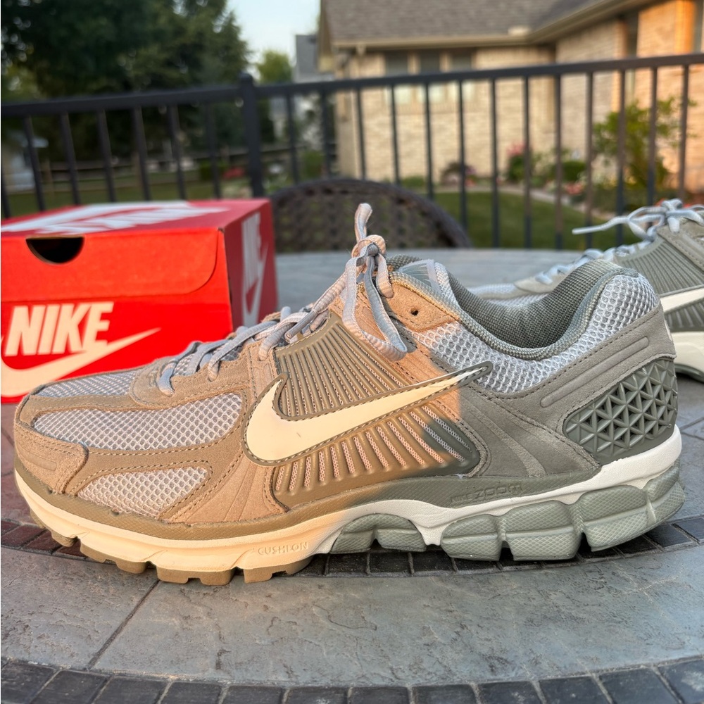 Men’s Nike Zoom Vomero 5 Dark Stucco Size 10.5